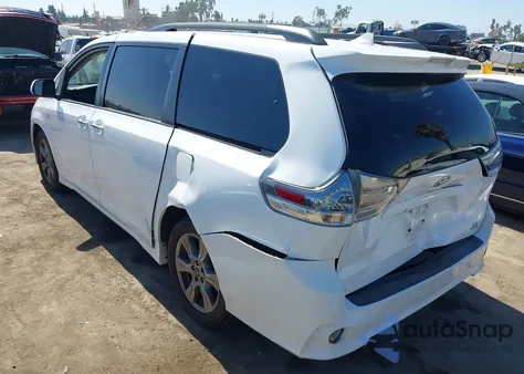 2019 Toyota Sienna Se 7 Passenger z USA, uszkodzony, nr VIN 5TDEZ3DC7KS214551